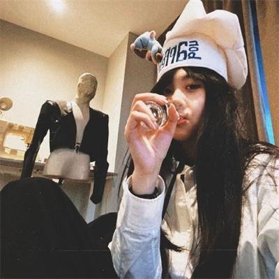海滨艳妇